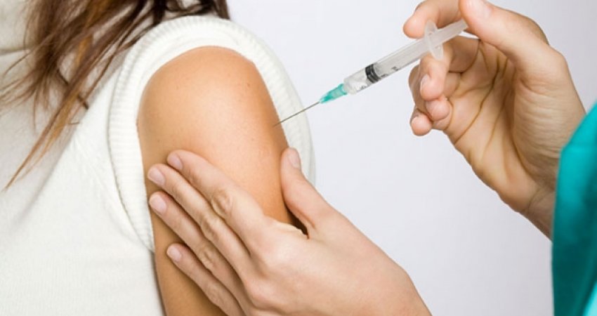Misteri i vaksinën kundër koronavirusit: Pse gratë e kësaj moshe po përjetojnë më së shumti mpiksje gjaku?