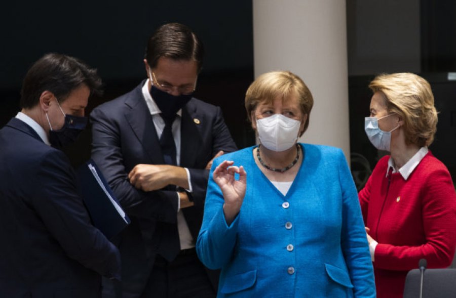 Merkel mbështet Shefen e BE në ndalimin e eksportit të vaksinave AstraZeneca