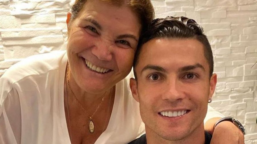 Shikoni surprizën që i bën Ronaldo të ëmës