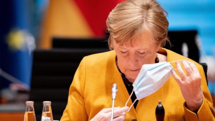 4 minuta historike/ Merkel u kërkon falje gjermanëve