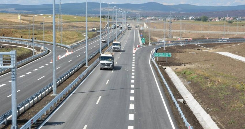 Forca të shtuara të policisë në autostradë, kryeministri maqedonas kalon transit nëpër Kosovë