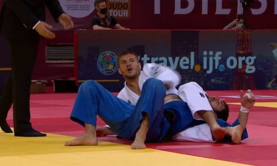 Një hap larg medaljes, Akil Gjakova kualifikohet në gjysmëfinale