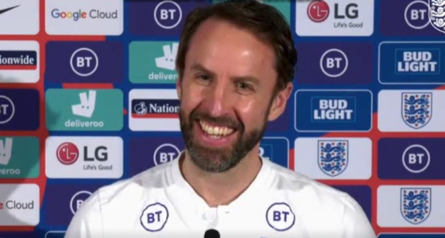 VIDEO/ ‘Ne ju presim’, dikush i ndërpret fjalën trajnerit të Anglisë, shikoni reagimin e tij...