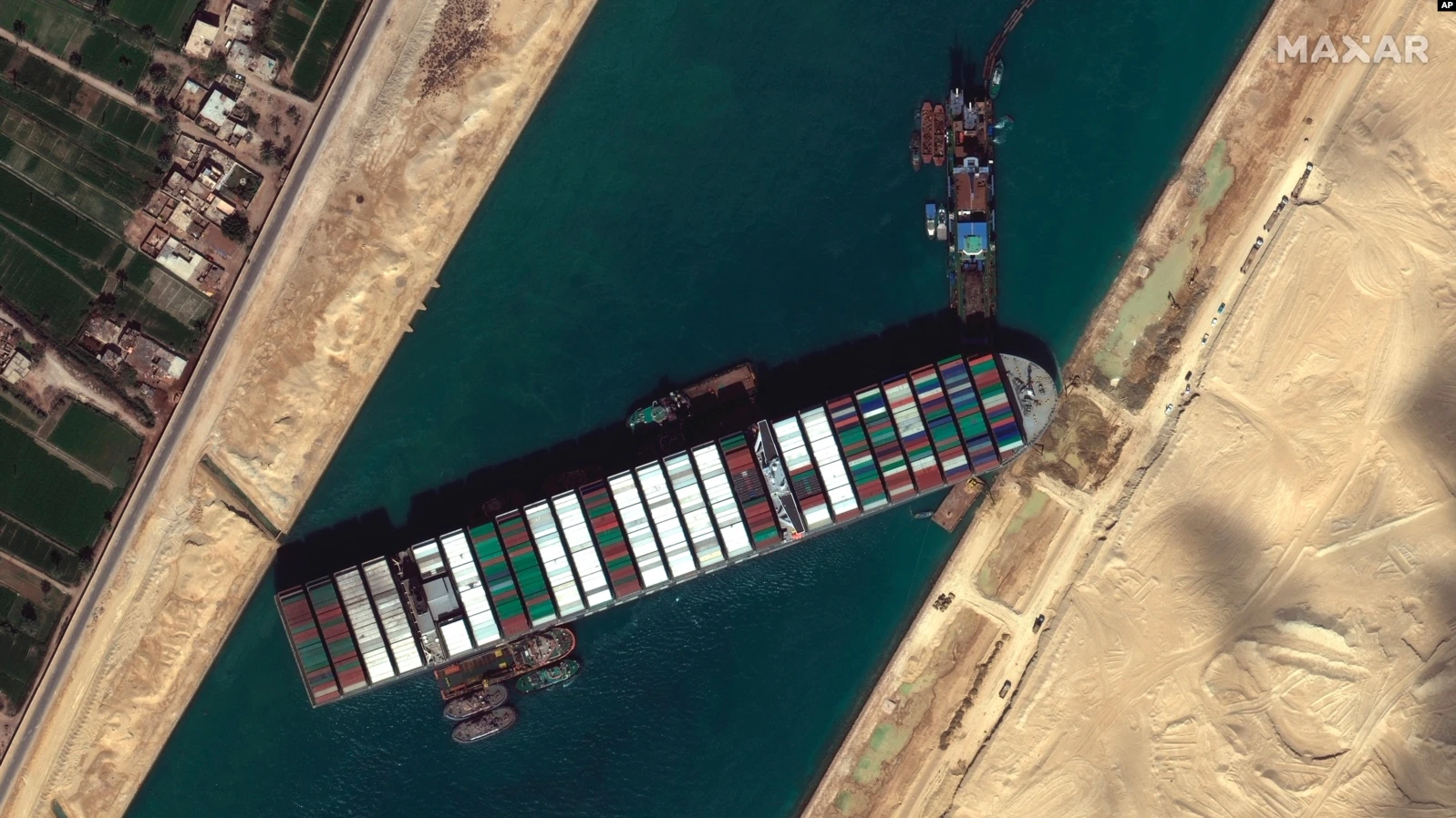 Vazhdon kriza në Kanalin e Suezit, miliarda dollarë humbje