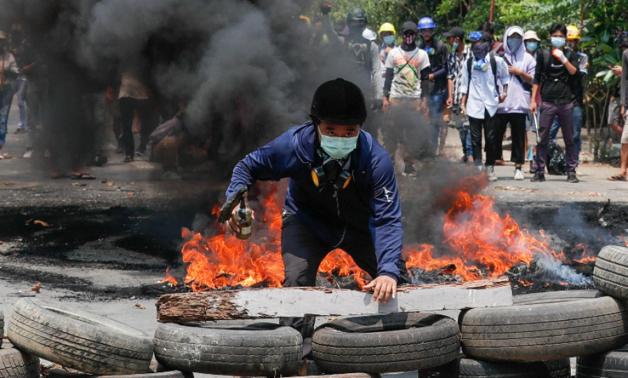 Ishin mbledhur për funeral, ushtria hap zjarr mbi pjesëmarrësit në Mianmar