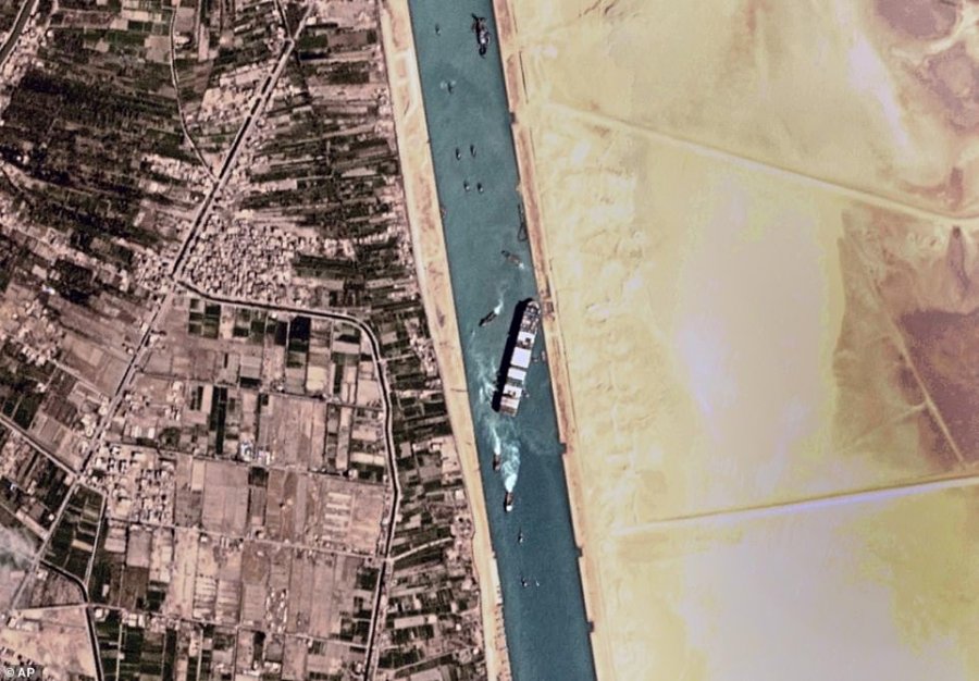 VIDEO-FOTO/ Përfundon kriza e kanalit të Suezit, anija nis lundrimin