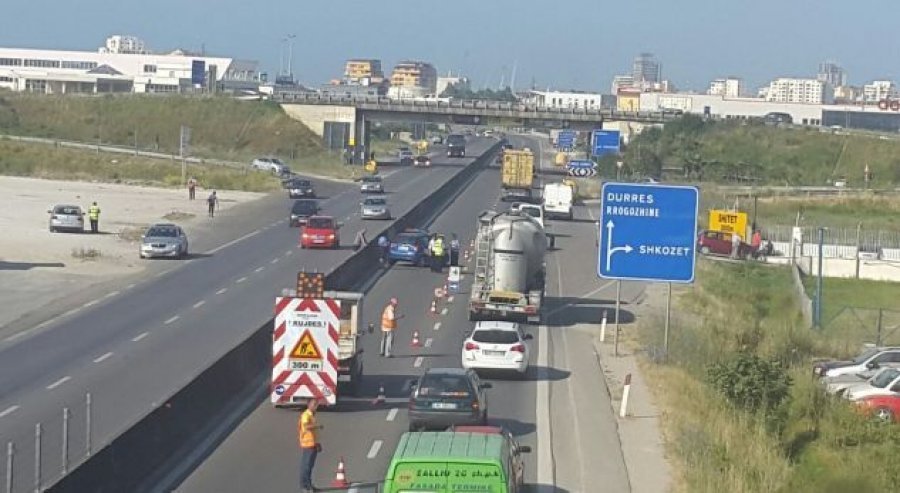 Nisin riparimet në autostradën Tiranë-Durrës/ ARRSH njofton si devijon trafiku