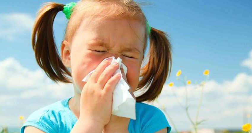 Si ta mbroni fëmijën tuaj nga alergjitë pranverore