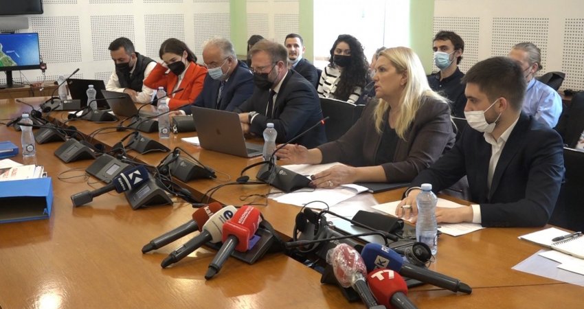 Donika Gërvalla ftohet të raportojë para deputetëve, reagon Haliti:Unë nuk vij
