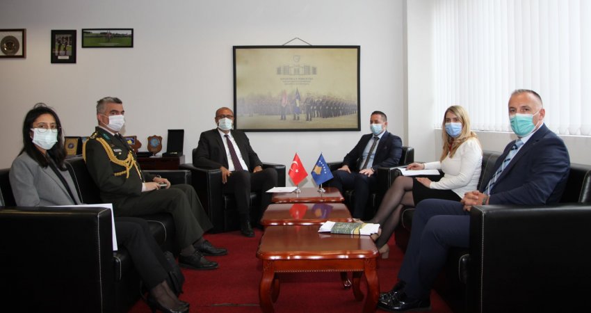 Turqia do të vazhdojë ta mbështesë Ministrinë e Mbrojtjes dhe FSK-në