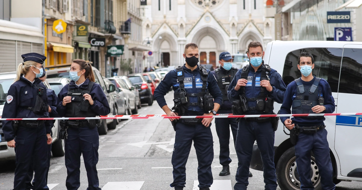 Ngjarje e rëndë në Francë: Burri vret dhe djeg 31 vjeçaren në mes të rrugës