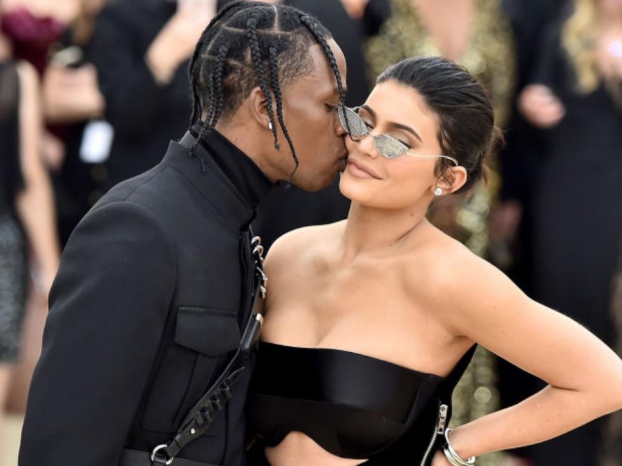 Kylie Jenner dhe Travis Scott janë sërish në krahët e njëri-tjetrit