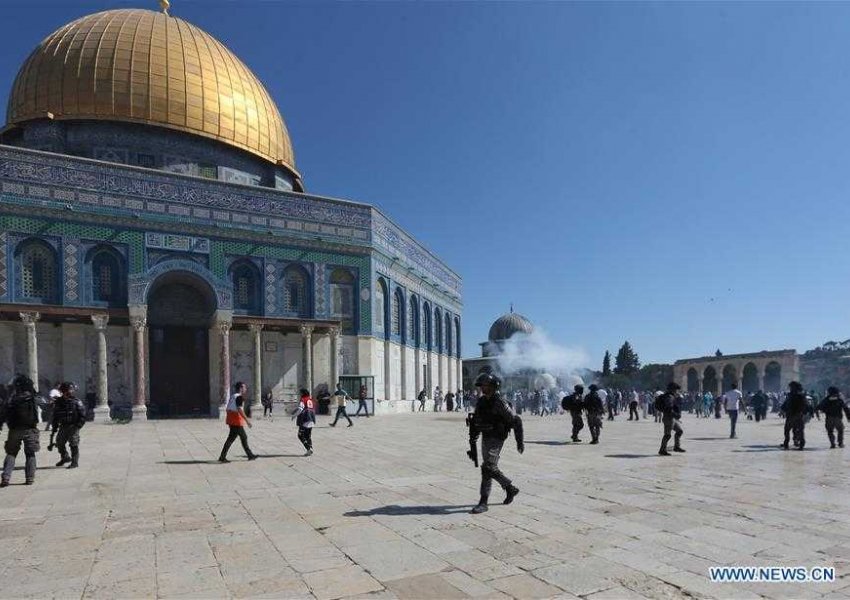 Përleshje të dhunshme në sheshin e xhamive dhe tempujve në Jeruzalem