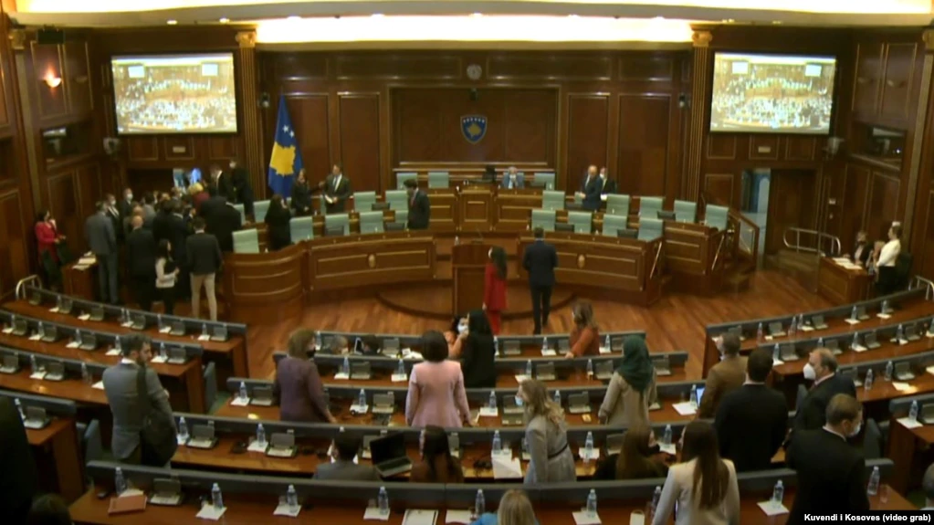 'Beteja' në parlamentin e Kosovës paralajmëron një legjislaturë me tensione