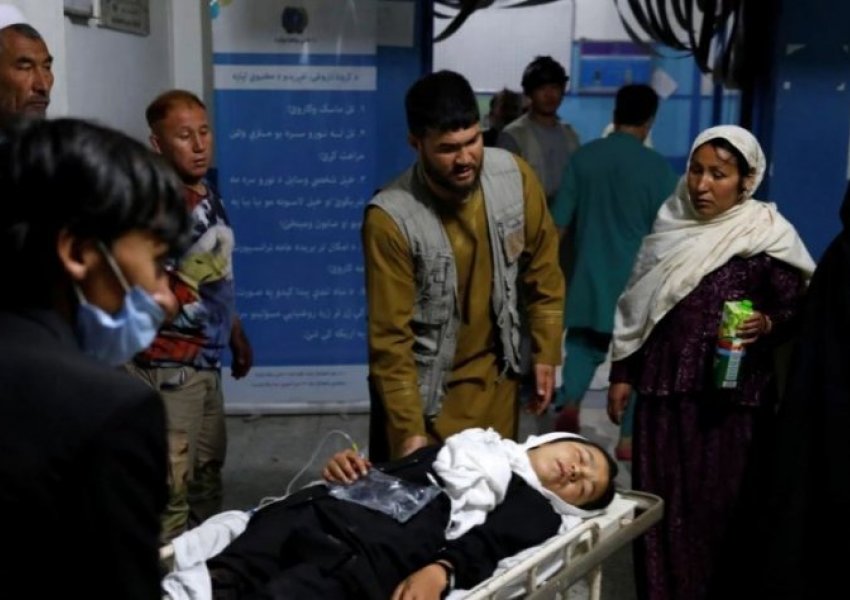 Arrin në 50 numri i viktimave nga sulmi me bomba në një shkollë në Kabul
