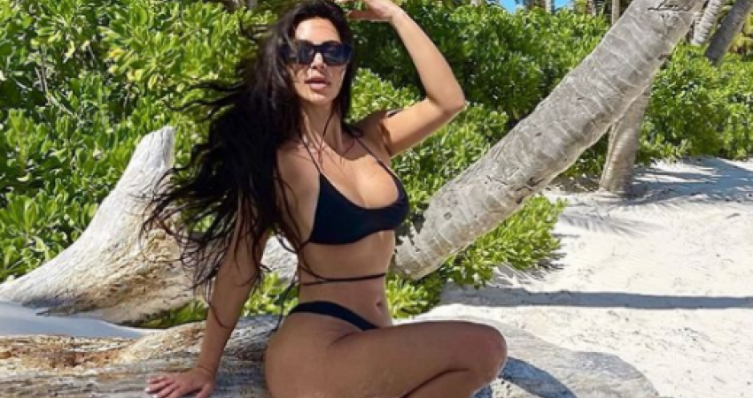 Kim Kardashian ja din ‘renin’ nga plazhi,  s’ndalet me poza