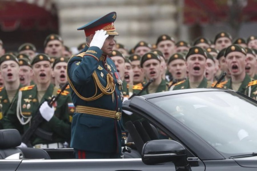 Rusia shfaq fuqinë e saj ushtarake, feston 76-vjetorin e fitores ndaj nazizmit