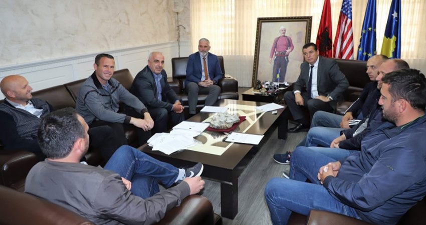  Kryetari i Mitrovicës priti këshillin protestues të “Trepçës”, ja çka biseduan
