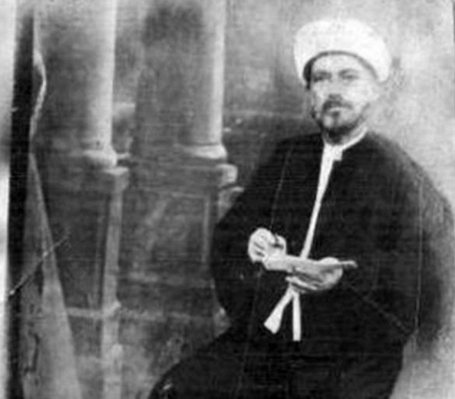 Nderim për klerikët myslimanë, dënuar deri në vdekje nga diktatura: Hafiz Ali Korça me dy djemtë e tij