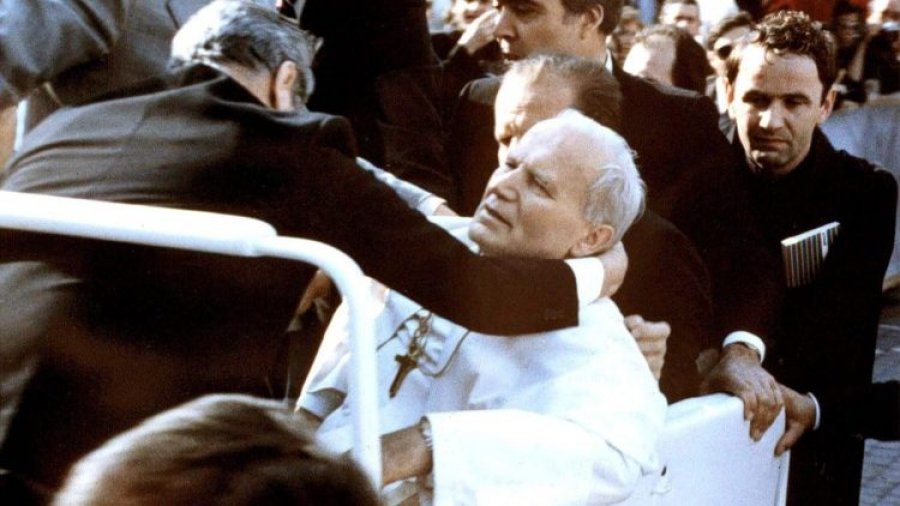 Dyzet vjet më parë, atentati dramatik kundër Gjon Palit II në Sheshin e Shën Pjetrit