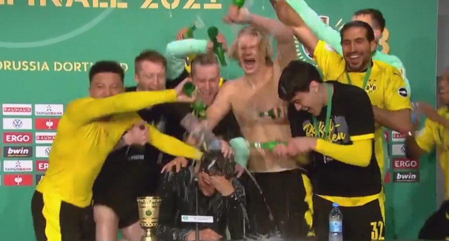 ‘Dush me birra’/ Shikoni çfarë bëjnë lojtarët e Dortmundit pas triumfin në Kupën e Gjermanisë