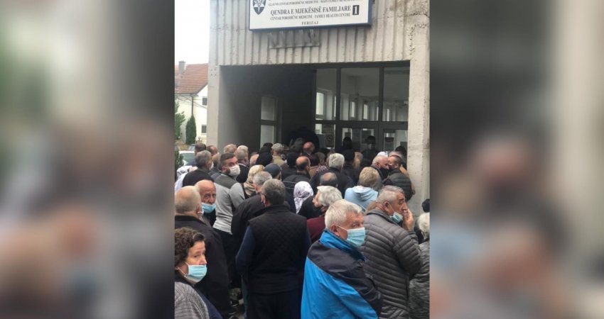 Dje në Prishtinë, sot ky qytet i Kosovës vërshohet nga kaosi për vaksinën (Pamje)