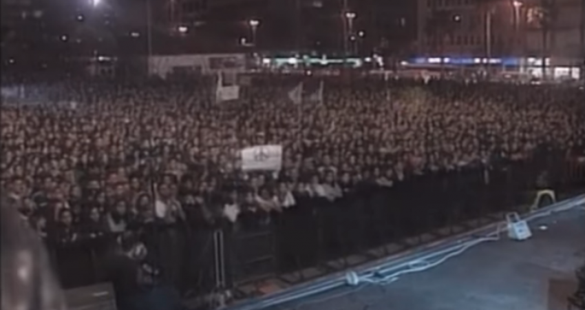 Viti 1999: Mijëra persona në Izrael në koncertin humanitarë për Kosovën (Video)