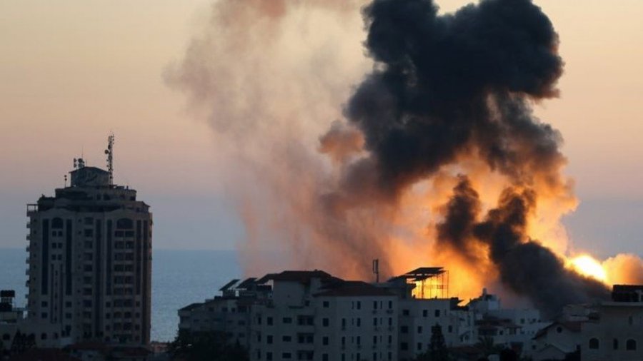 Avionët izraelitë rifillojnë sulmet ajrore në Gaza, Hamasi kundërpërgjigjet me raketa