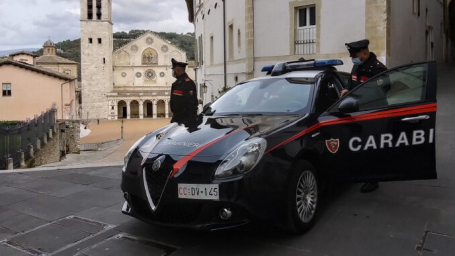 Itali: Sjellja e dyshimtë e shqiptarit zbulon një laborator kokaine në Spoleto