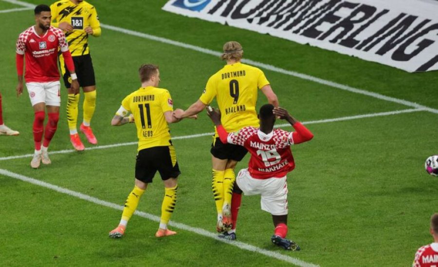 Dortmund nuk gabon, verdhezinjtë mposhtin Mainz dhe sigurojnë Championsin
