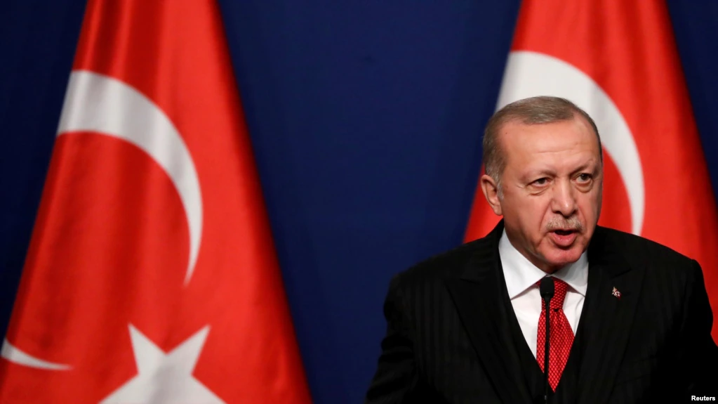 Erdogan i ashpër me Biden: I ka ‘duar të përgjakshme’ me mbështetjen që i jep Izraelit
