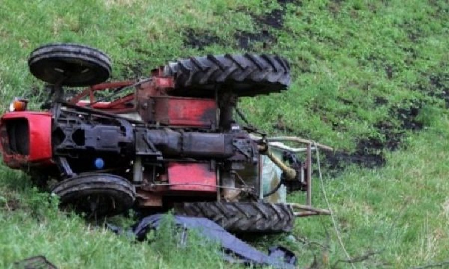 Përmbyset traktori, humb jetën 61-vjeçari në Gramsh 