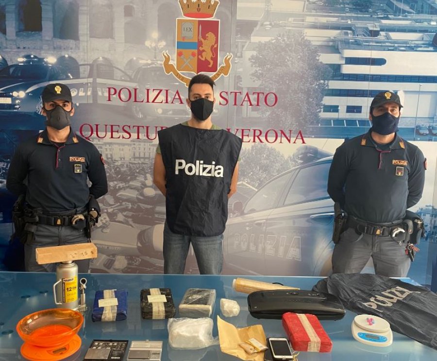 U kapën me 5.5 kg kokainë në makinë, arrestohen dy shqiptarë në Itali/ Ja ku e kishin fshehur drogën