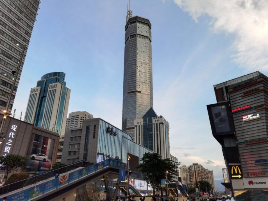 Panik në Kinë: Një qiellgërvishtës i lartë 300 metra lëkundet pa shpjegim