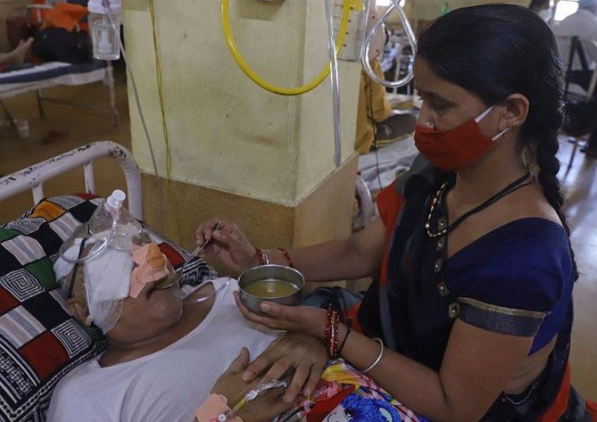 Infeksioni i ‘kërpudhave të zeza’ prek pacientët që kanë kaluar Covid-19 në Indi, vdekshmëria shumë e lartë