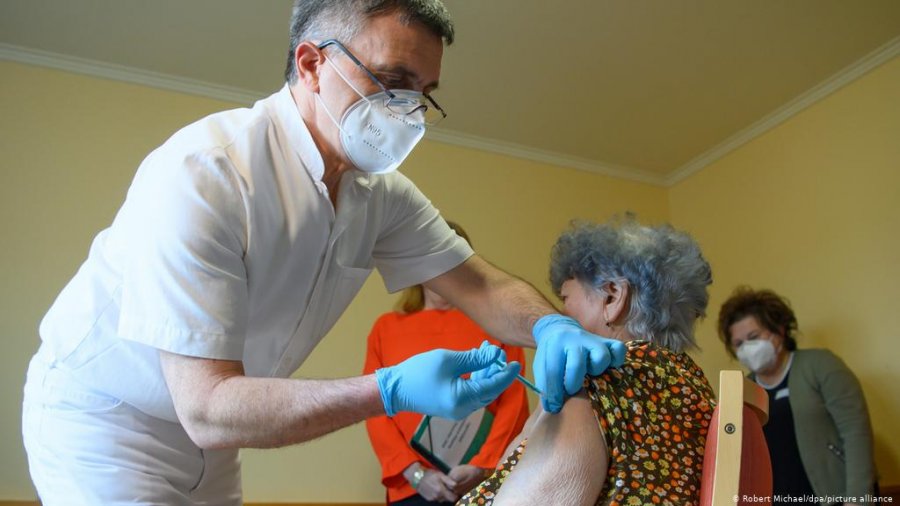 ‘Të infektuar edhe pas 2 dozave të vaksinës’/ Studimi: U regjistruan disa raste