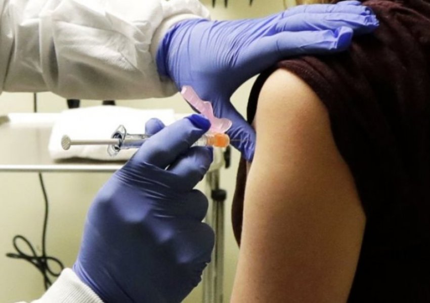 COVID: Dy arsye serioze pse vaksina bëhet në krah
