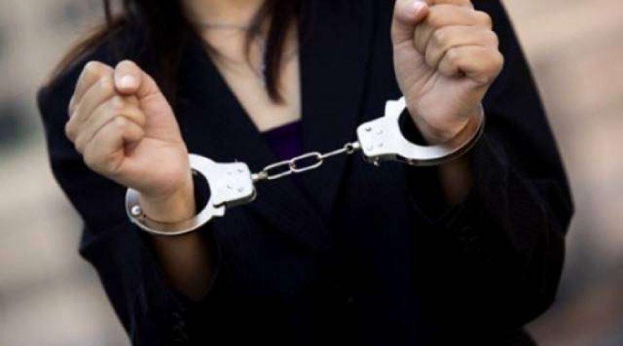 E dënuar për prostitucion, prangoset 30 vjeçarja në Fier