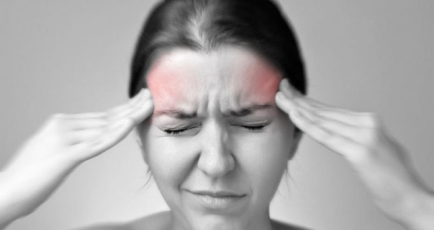 Dhimbja e kokës nga vapa, ja si duhet të kujdeseni për ta parandaluar