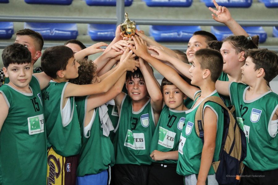 Mbahet për herë të parë Festivali i Minibasketbollit