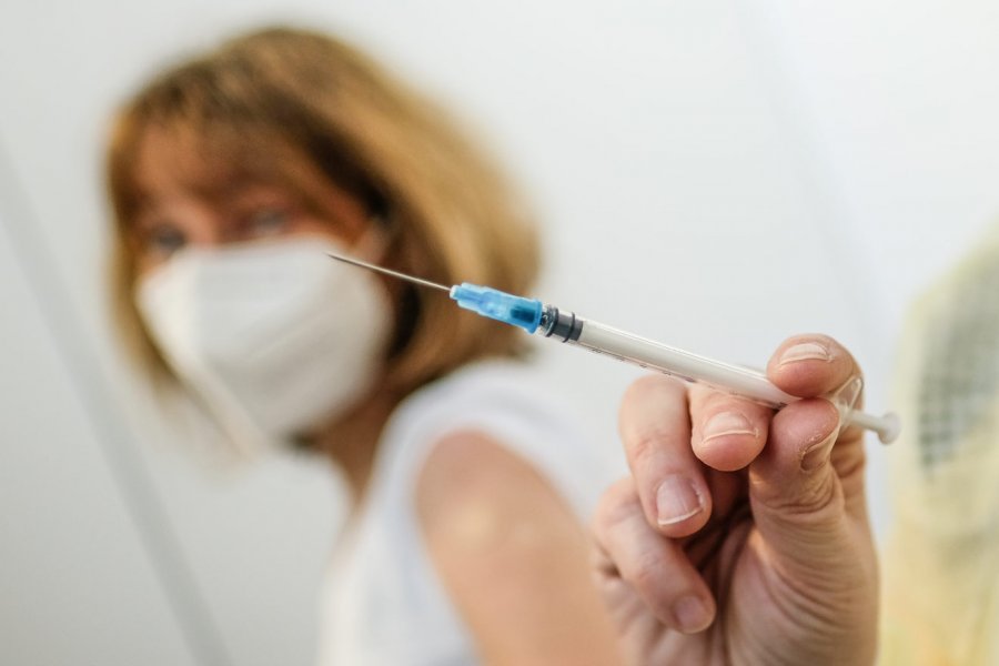 Sa duhet të shqetësohemi për mpiksjen e gjakut nga vaksinat?
