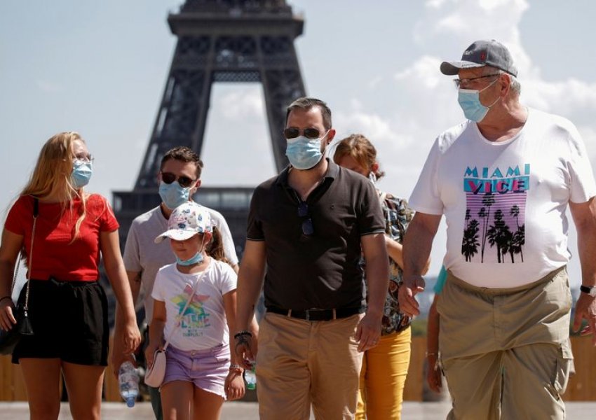 Franca fillon t’ua japë dozën e tretë të moshuarve dhe personave të ndjeshëm