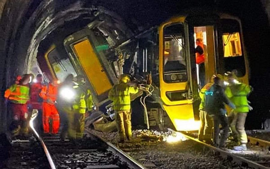 Angli, përplasje e fortë e dy trenave në Salisbury, disa të plagosur