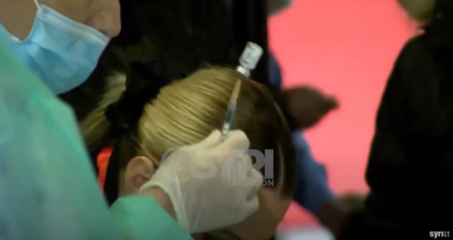 VIDEO-SYRI TV/ Nis vaksinimi anti-COVID i fëmijëve me sëmundje kronike