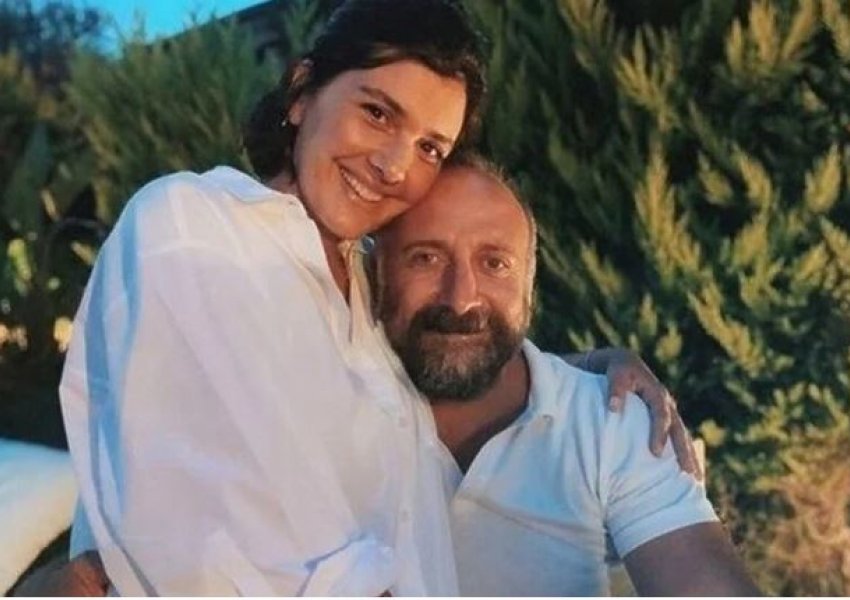 Çifti i serialit turk 'Një mijë e një netë' bëhen prindër për herë të tretë