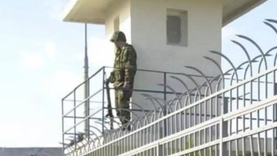 Po bënin foto dhe video kampit ushtarak në Atikë, arrestohen dy shqiptarë. Mediat greke: Spiunazh….