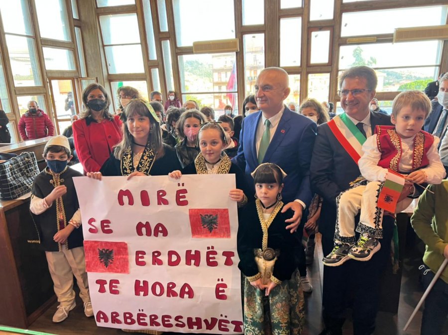 Meta pritet ngrohtësisht nga qytetarët në Horën e Arbëreshëve: Të ruhet trashëgimia e vyer shqiptare