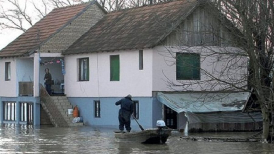 Përmbytje masive në Bosnje, evakuohen banorët dhe mbyllen shkollat