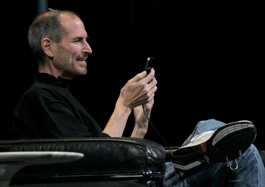 Steve Jobs e fikte iPhonin e tij vetëm në një situatë