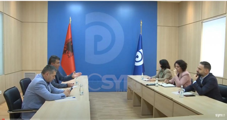 VIDEO NGA SYRI TV/ PD takim me përfaqësues të biznesit të vogël, Nasto: Qeveria ka braktisur sipërmarrjen 